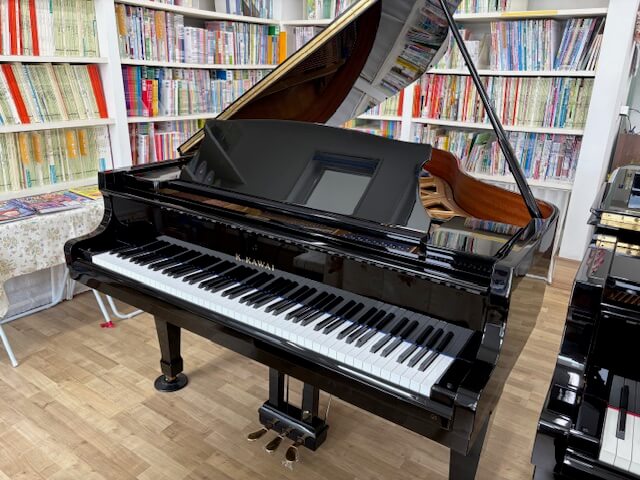 カワイ　中古ピアノ　KG2E