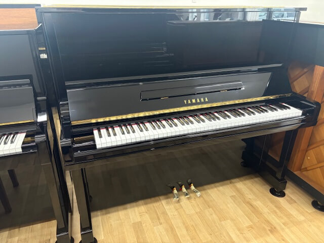 ヤマハ　中古ピアノ　U30Bl(完全オーバーホール済)