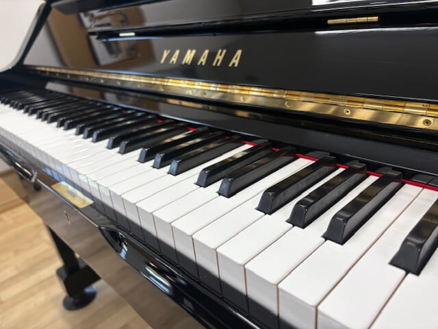 ヤマハ　中古ピアノ　UX